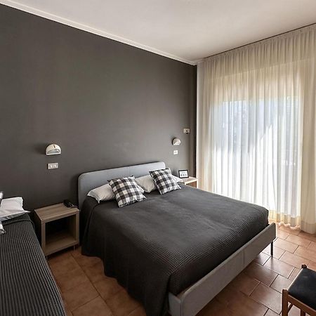 Hotel Aplo - Breakfast Experience Червия Екстериор снимка