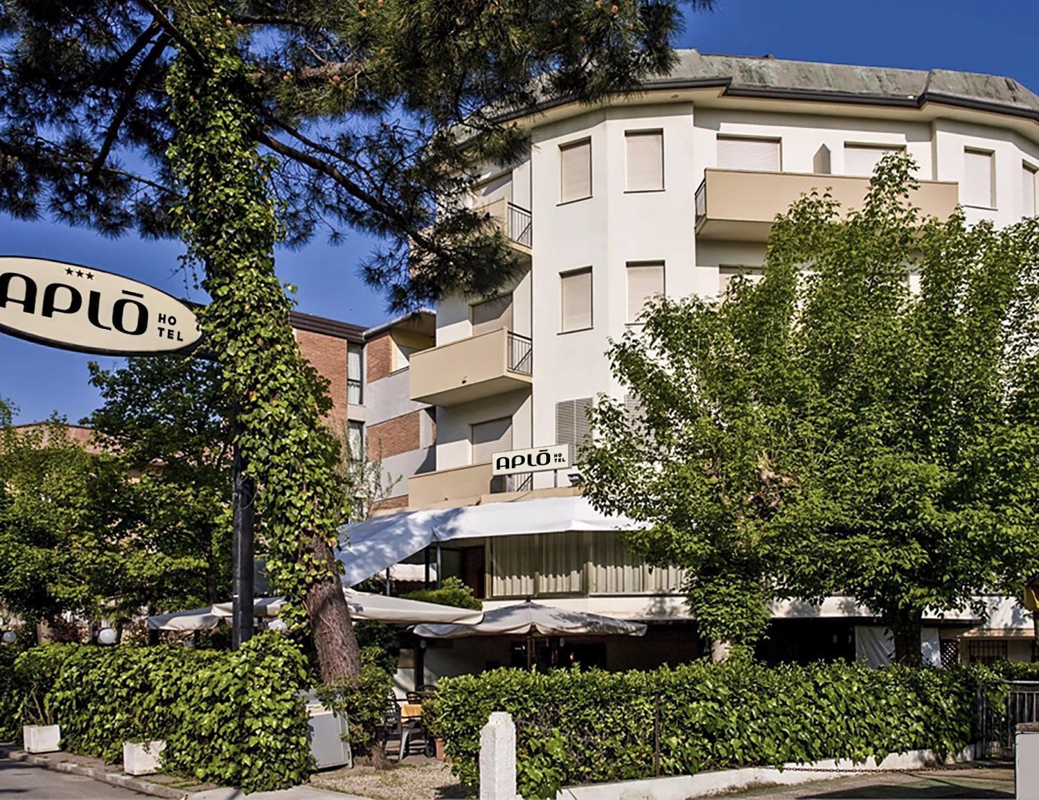 Hotel Aplo - Breakfast Experience Червия Екстериор снимка