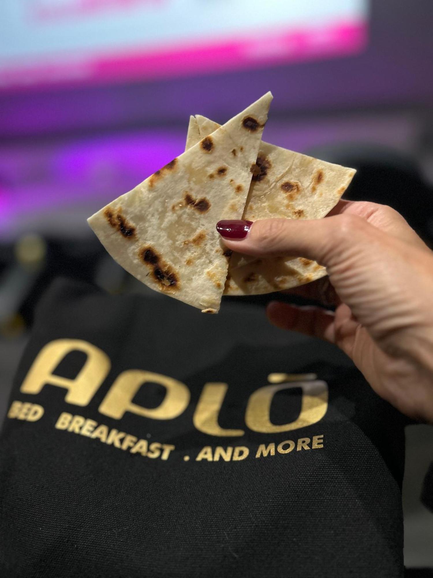Hotel Aplo - Breakfast Experience Червия Екстериор снимка