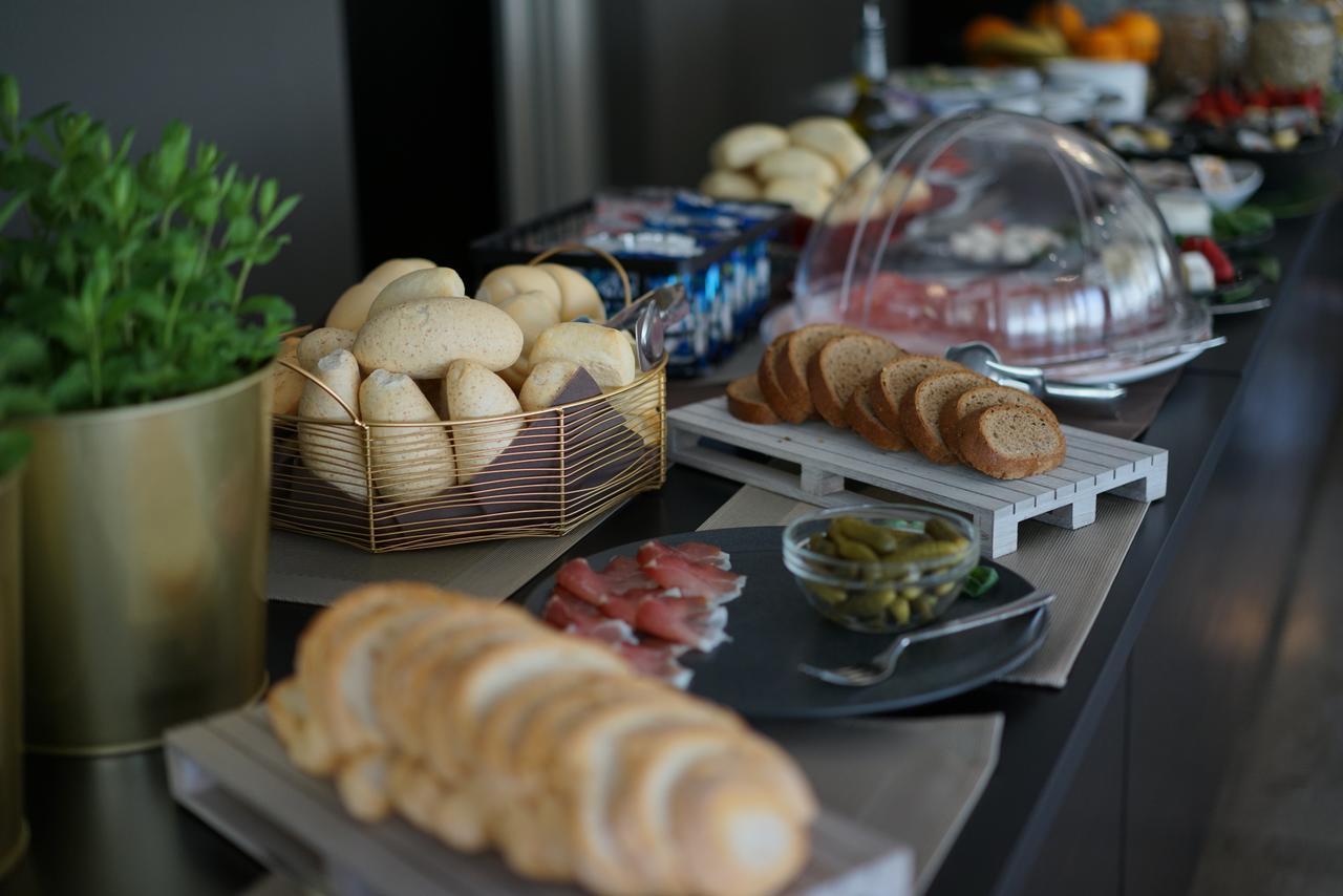 Hotel Aplo - Breakfast Experience Червия Екстериор снимка