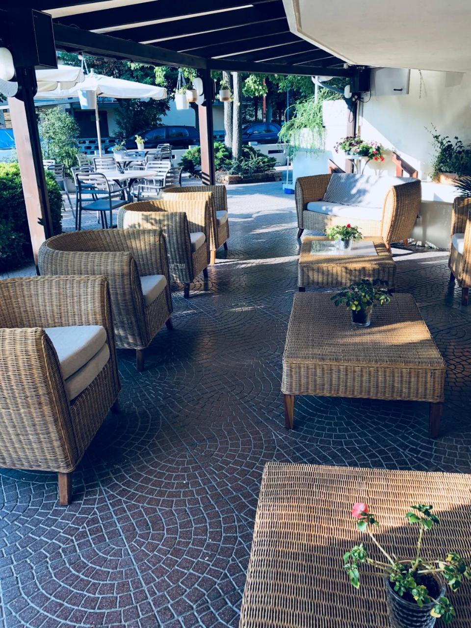 Hotel Aplo - Breakfast Experience Червия Екстериор снимка