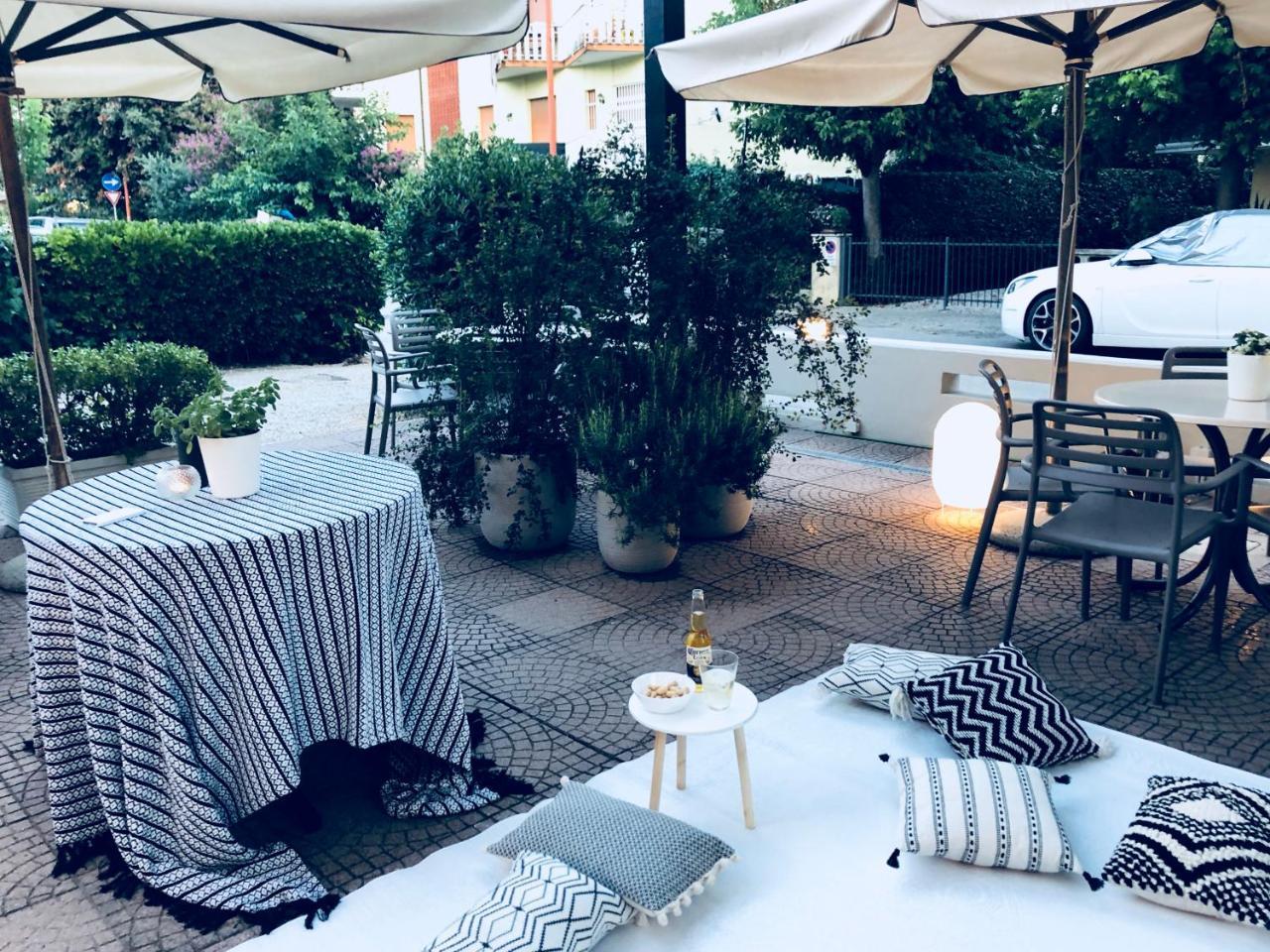 Hotel Aplo - Breakfast Experience Червия Екстериор снимка