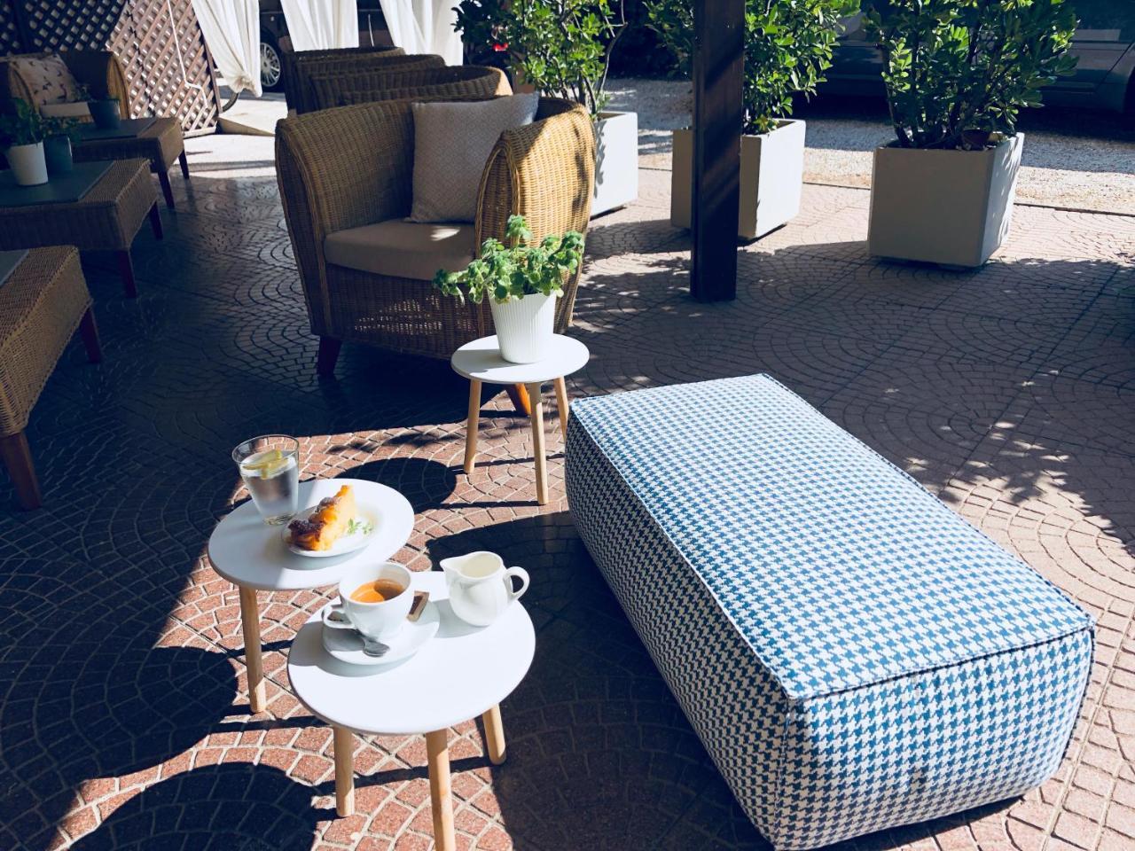 Hotel Aplo - Breakfast Experience Червия Екстериор снимка